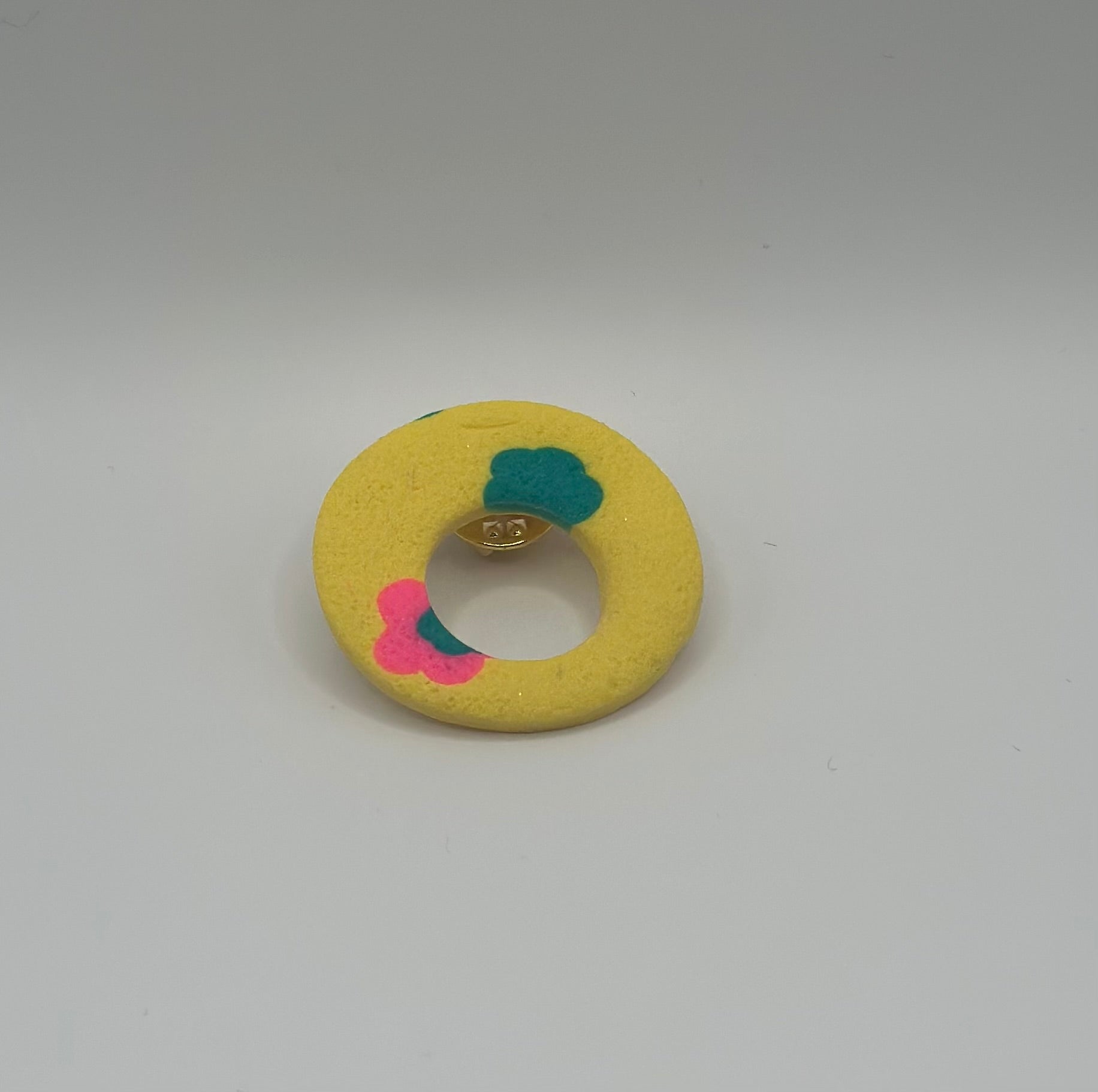 Pin’s de lunette jaune fleuri