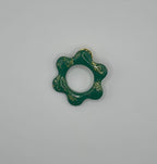 Pin’s de lunette fleur verte et or