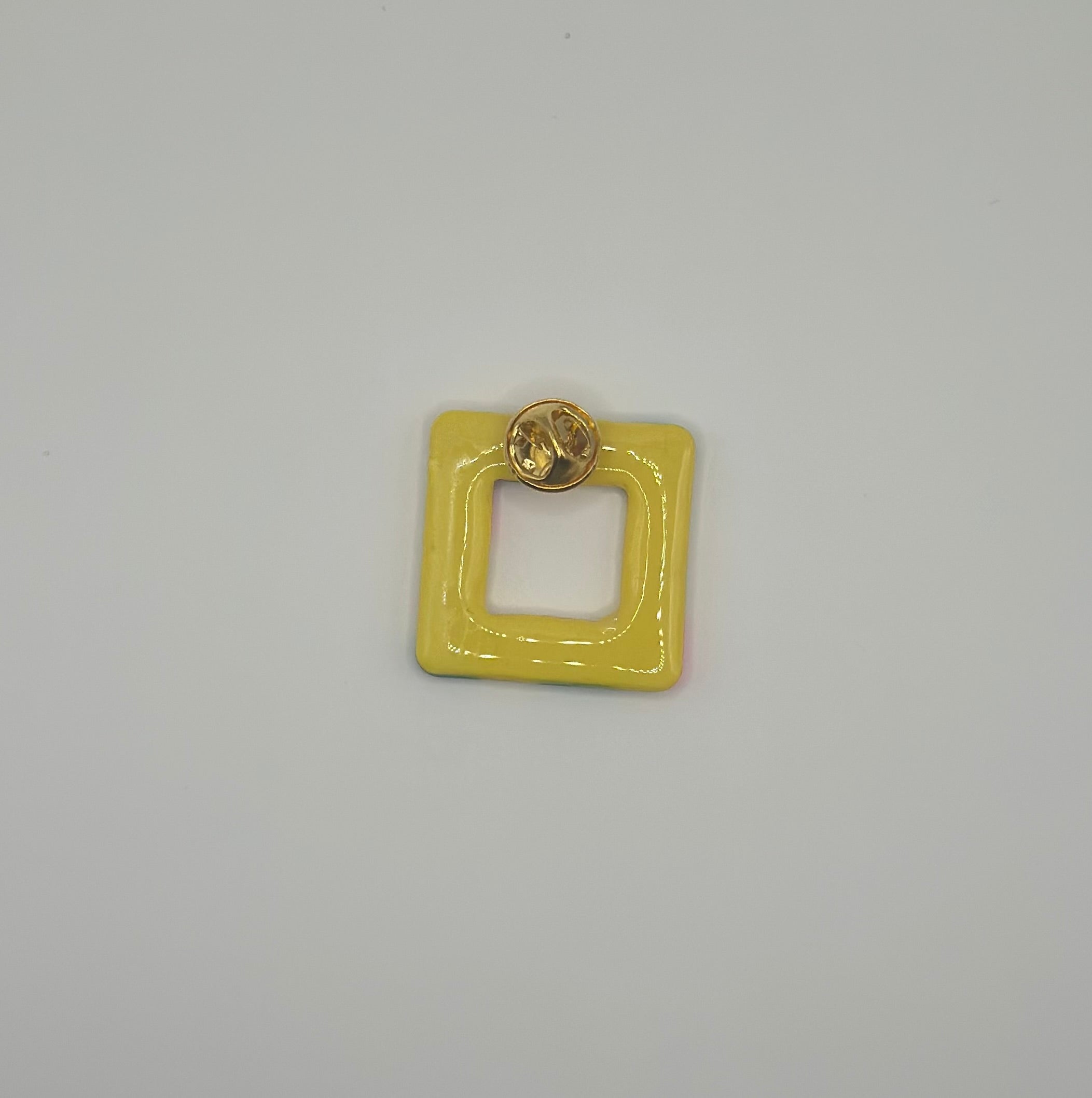 Pin’s de lunette carré jaune fleuri