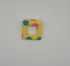 Pin’s de lunette carré jaune fleuri