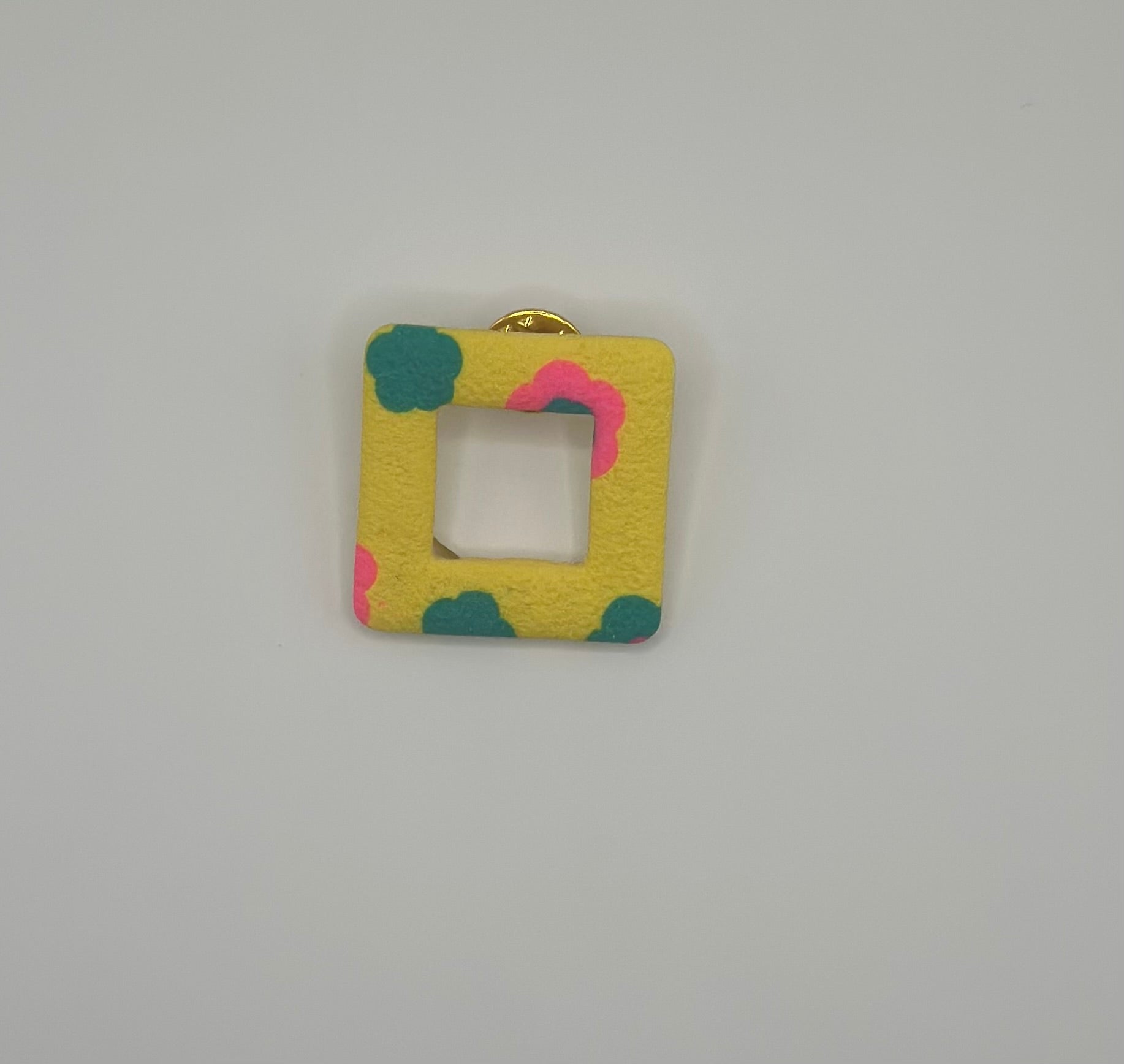 Pin’s de lunette carré jaune fleuri
