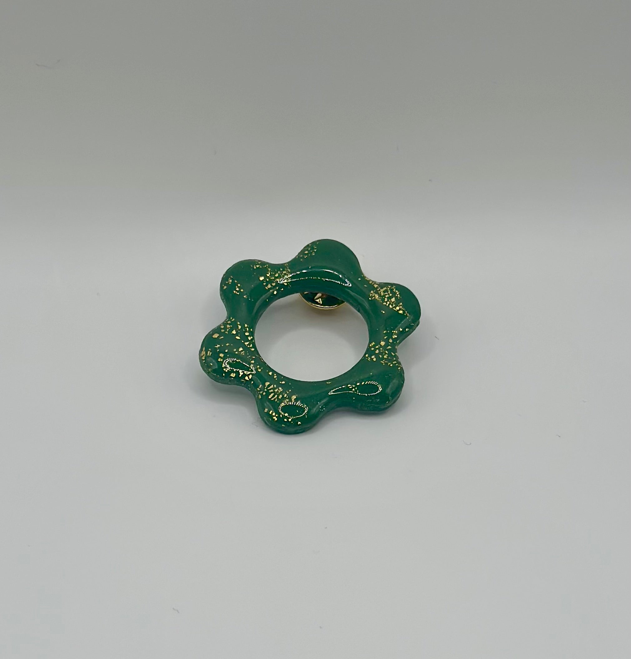 Pin’s de lunette fleur verte et or