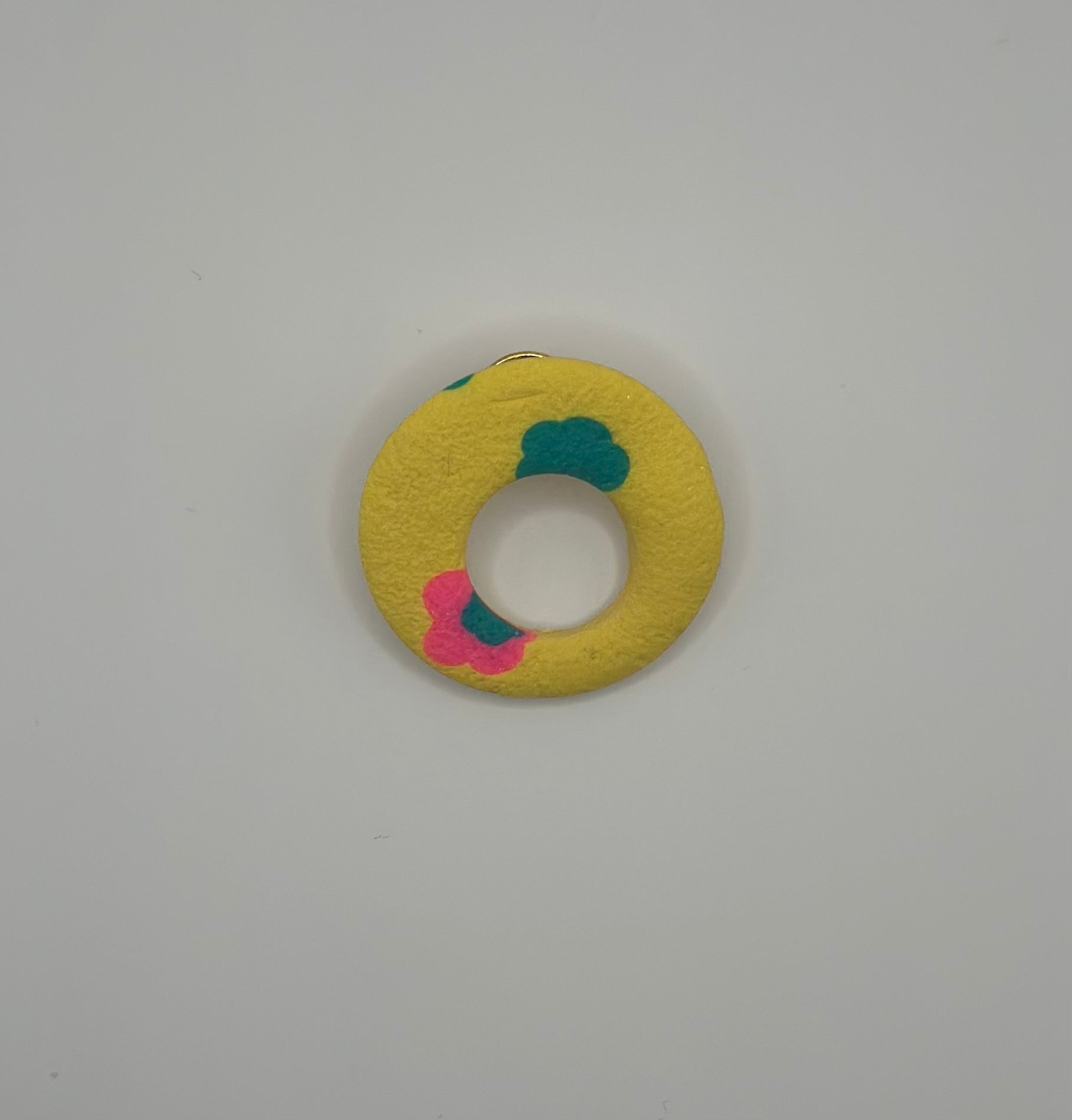 Pin’s de lunette jaune fleuri
